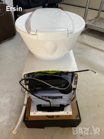Керамична Тоалетна Dometic CT 4050 (Неразличим от нов) , снимка 7 - Химически тоалетни - 54392958