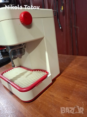 Продава се малка кафемашина Saeco , снимка 3 - Кафемашини - 54033869