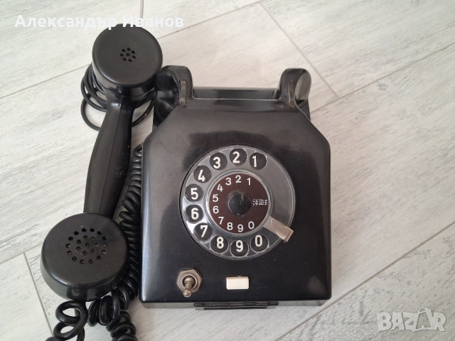 Бакелитов,германски,ретро телефон RFT, снимка 3 - Антикварни и старинни предмети - 54105752