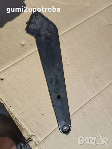 Скоба Държач Фар Дясно 3G0805932 Volkswagen Passat B9 1.5 eTSI 150кс 2024г
