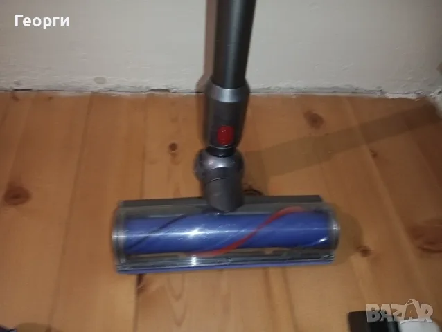 Много добра прахосмукачка Dyson V8 с нова батерия и аксесоари, снимка 4 - Прахосмукачки - 55414300