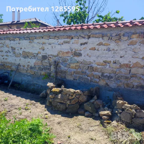 Продава парцел в с.Мезек  .Стара къща за цялостен ремонт или събаряне,двор 500кв.,канализация., снимка 2 - Парцели - 55693916