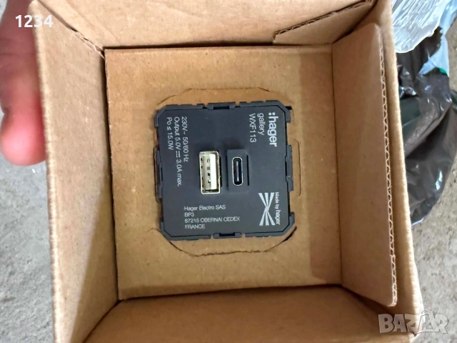 Продавам USB заряден модул Hager WXF113 – чисто нов
