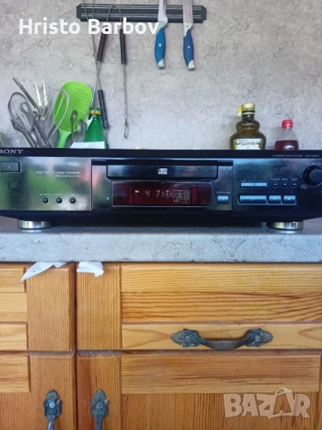 SONY CDP - XE330 