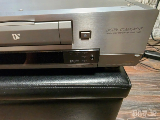 Продавам видео Sony DHR-1000VC , снимка 5 - Плейъри, домашно кино, прожектори - 55167968