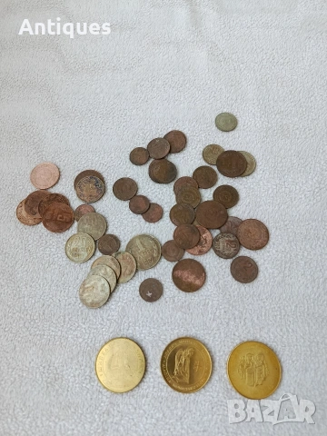 Продават се стари монети
