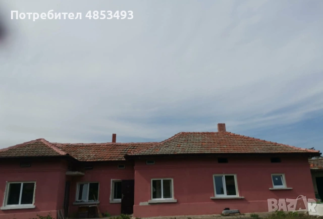 Продавам къща с дворно място