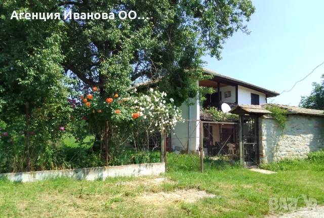 Две къщи в един парцел, снимка 2 - Къщи - 53826804