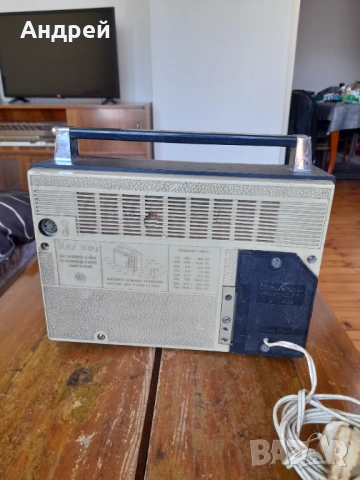 Старо радио VEF,ВЕФ 204, снимка 4 - Антикварни и старинни предмети - 54369906