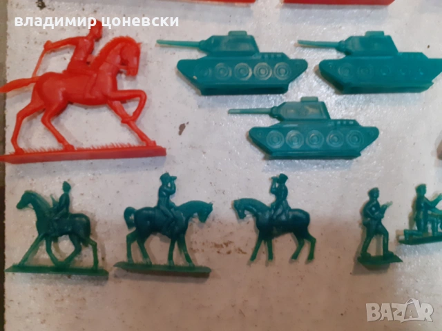 Пластмасови войници от социалистическо време,цена за всички, снимка 3 - Други - 54844514