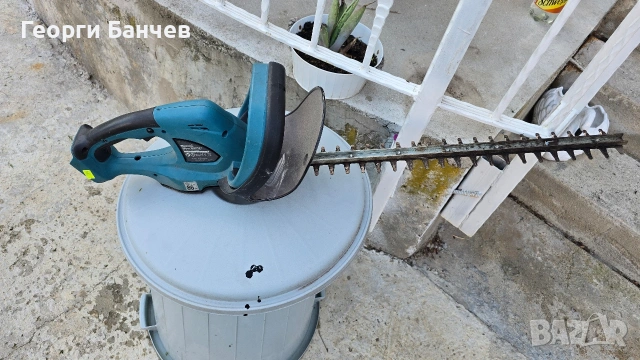 Храсторез акумулаторна 14vв перфектно състояние , снимка 2 - Градински инструменти - 55166884