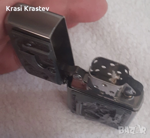 Колекционерска запалка ZIPPO, 2 револвера, релефна, снимка 4 - Други ценни предмети - 55137749