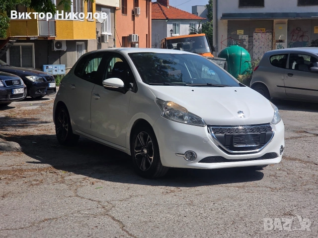 Peugeot 208 , 2014г. Газ / Бензин 1.4i Климатик, снимка 3 - Автомобили и джипове - 54798149