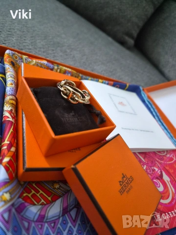 Чисто нови оригинални Hermes шал и пръстен за шал, снимка 11 - Шалове - 54968567
