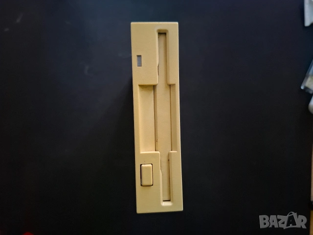 Флопи устройство Y-E Data YD-702D-6537D-A, 3.5", 1.44MB, снимка 3 - Други - 54849243