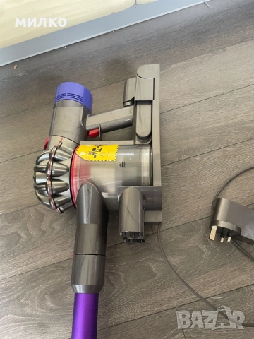 Акумулаторна прахосмукачка  DYSON V-8, снимка 3 - Прахосмукачки - 55035801