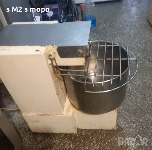 Професионална тестомесачка трифазна, 2kW., снимка 2 - Обзавеждане на кухня - 54071189