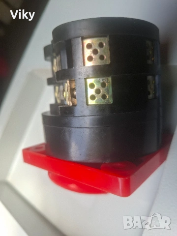 двупозиционен превключвателChint 380v 40a Hz5-40/7.5 , снимка 13 - Резервни части за машини - 54820312