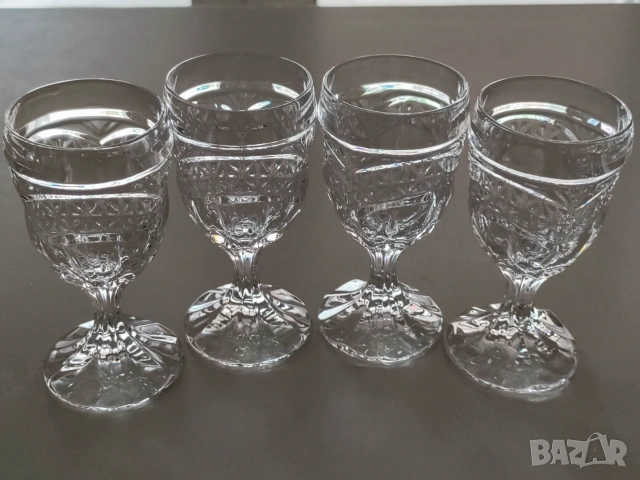 Чашки за алкохол, столче