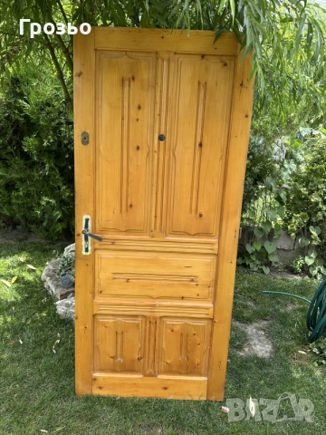 Дървена масивна врата