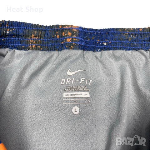 Дамски шорти Nike Dri-Fit Tempo Space Running Shorts, снимка 4 - Къси панталони и бермуди - 54462789