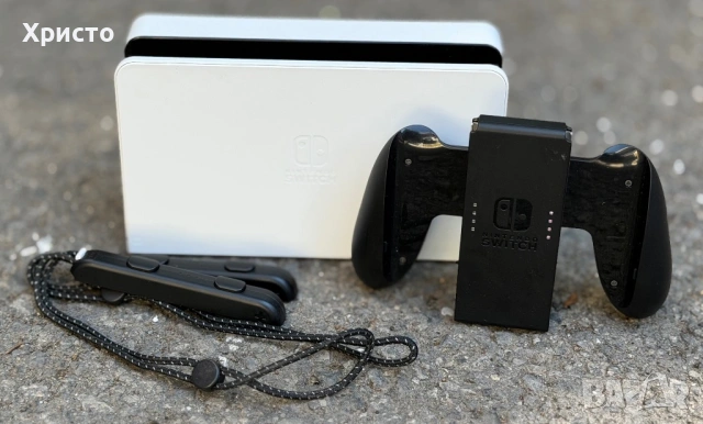 Игрова конзола Nintendo Switch OLED  + игра Mario Kart 8 Deluxe + 64GB карта  , снимка 5 - Nintendo конзоли - 54797939