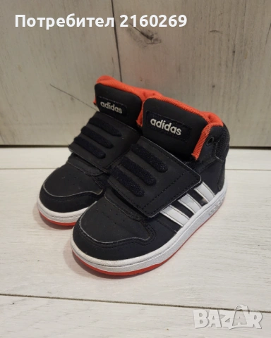 Детски маратонки Адидас номер 22., снимка 2 - Детски маратонки - 54289911