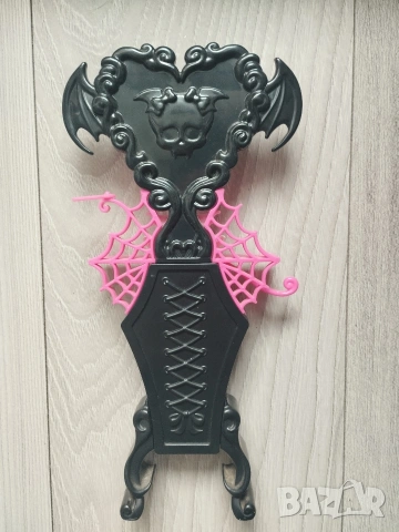 Тоалетка Монстър Хай Дракулаура Monster High Draculaura , снимка 3 - Кукли - 54376185