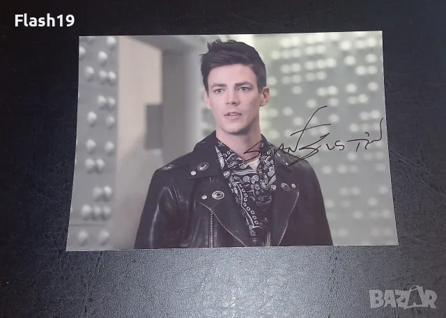 ⭐ Автограф Grant Gustin (снимка 13х18 см.) (до 31.08.2026)