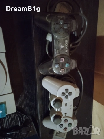 PlayStation 1 SCPH-7502 с чип за пиратски игри + 2 джойстика + Memory Card, снимка 2 - PlayStation конзоли - 54490766