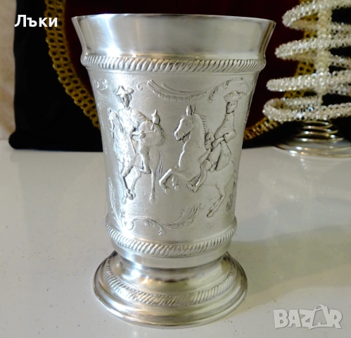Калаена чаша с Ездачи в кралски одежди. 