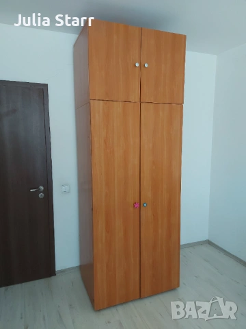 Продавам диван,маса,три гардероба,две етажерки,хладилник