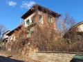 Селска къща с пристройка и сайвант в село Ломец, снимка 2