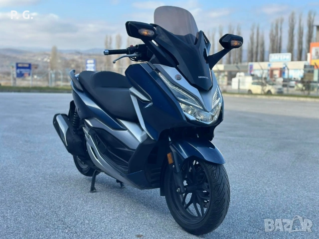 Продавам Honda Forza 300i