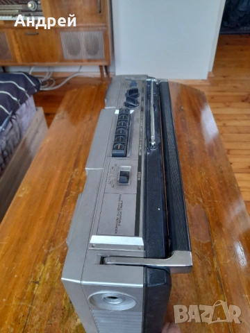 Стар радиокасетофон Hitachi TRK-6801E, снимка 7 - Антикварни и старинни предмети - 54617433