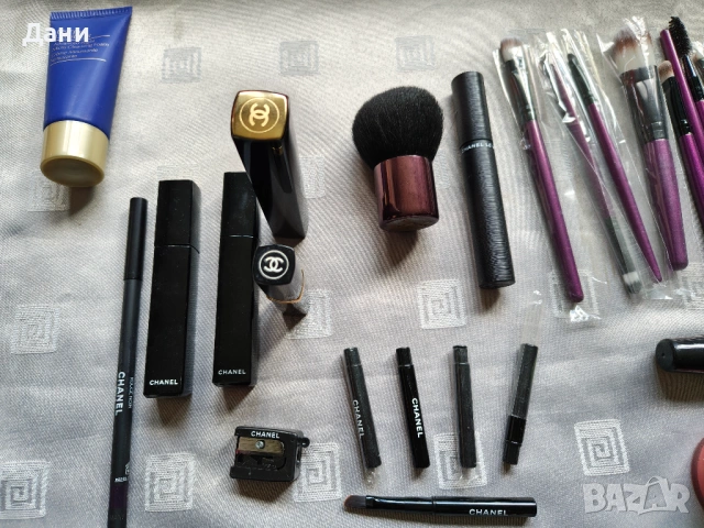 Маркова козметика, грим и колекционерски аксесоари (Chanel, Dior, Guerlain, YSL, Sisley), снимка 8 - Комплекти и лотове - 54696274