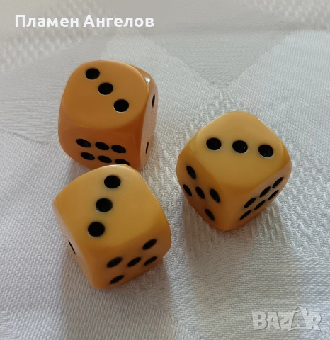 Комплект от три броя стари бакелитови зарчета, снимка 5 - Други ценни предмети - 55041813