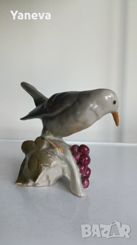Българска порцеланова статуетка на птица върху лозов клон с грозде., снимка 6 - Статуетки - 54138832