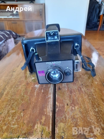 Стар фотоапарат Polaroid EE55