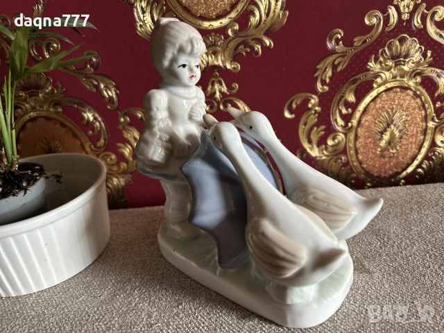 Порцеланова фигурка Germain Handgemalt Майка Гъска и Момиче с Чадър, снимка 7 - Антикварни и старинни предмети - 55062130