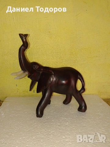 Масивна Дървена Фигура , Слон от Махагон.