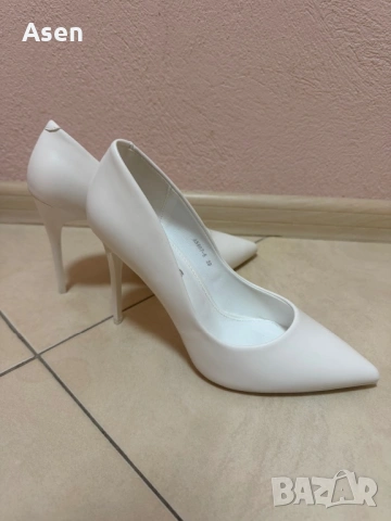 Дамски обувки, снимка 2 - Дамски обувки на ток - 54004102