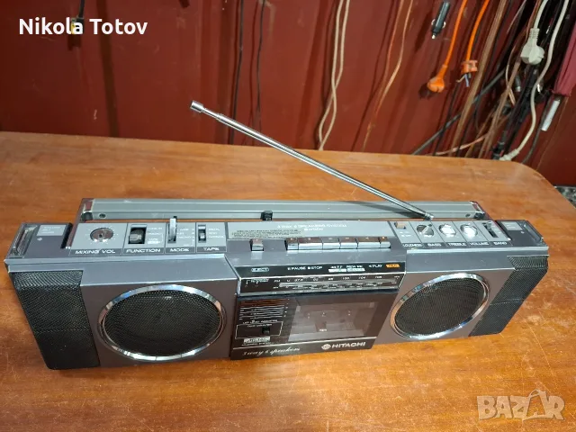 Продава се касетофон Hitachi TRK-6701L, снимка 4 - Радиокасетофони, транзистори - 55388798