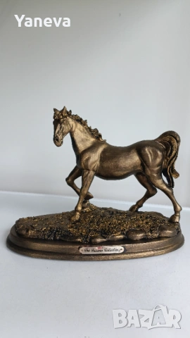 Кон , английска , реалистична статуетка с детайлно изработена мускулатура и грива , снимка 3 - Статуетки - 54031478