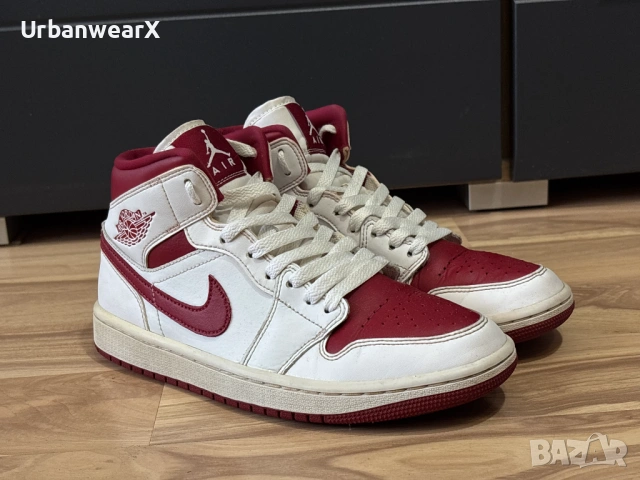 Кецове Nike Air Jordan 1 Mid Reverse Chicago, снимка 7 - Маратонки - 54403687