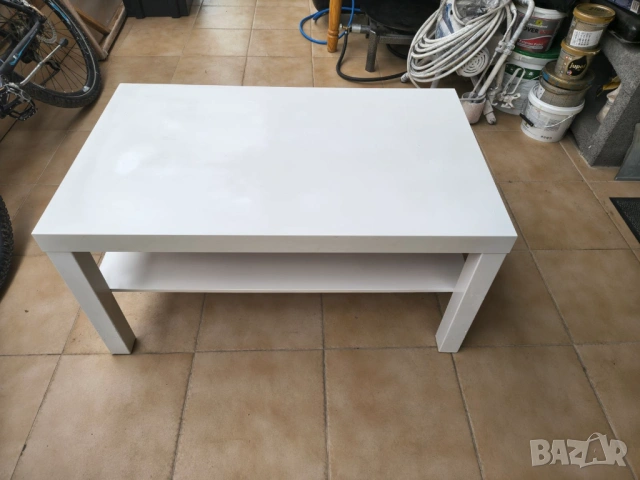 Продавам бяла холна масичка Lack IKEA 90х555х45 см.