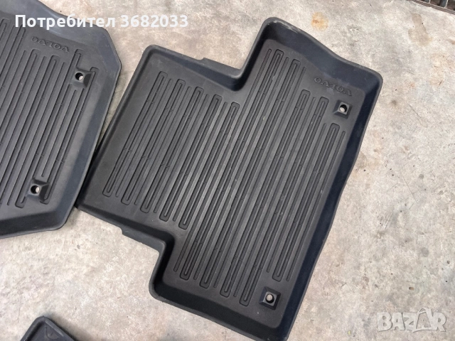 Оригинални гумени стелки Volvo XC60 , снимка 4 - Аксесоари и консумативи - 54237695