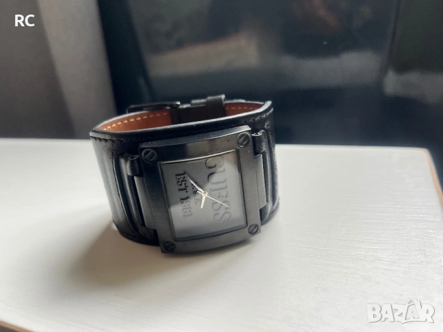 Часовник Guess