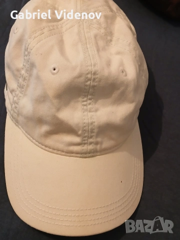 Лятна шапка Lacoste.