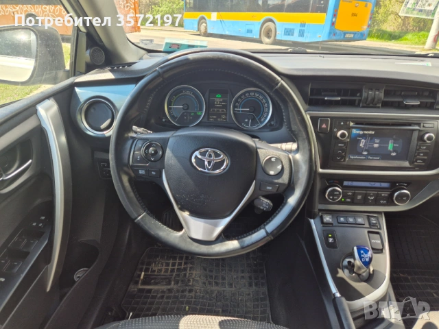 Toyota Auris Hybrid, снимка 9 - Автомобили и джипове - 54368966